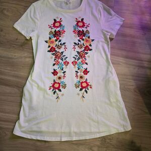 Umgee Floral Embroidered White Women's dress with pockets